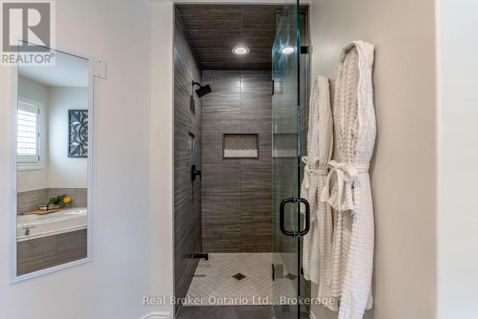50 The Queensway, Barrie, Ontario  L4M 7J3 - Photo 23 - S13712426