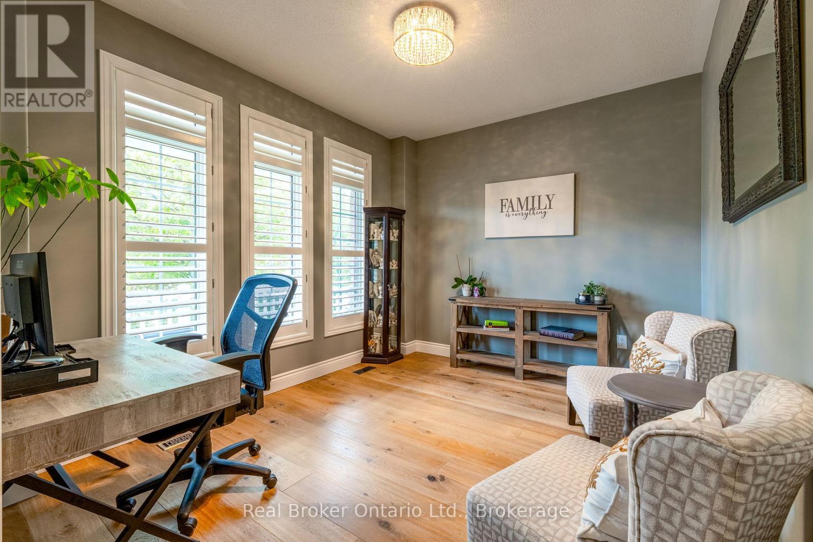 50 The Queensway, Barrie, Ontario  L4M 7J3 - Photo 4 - S13712426