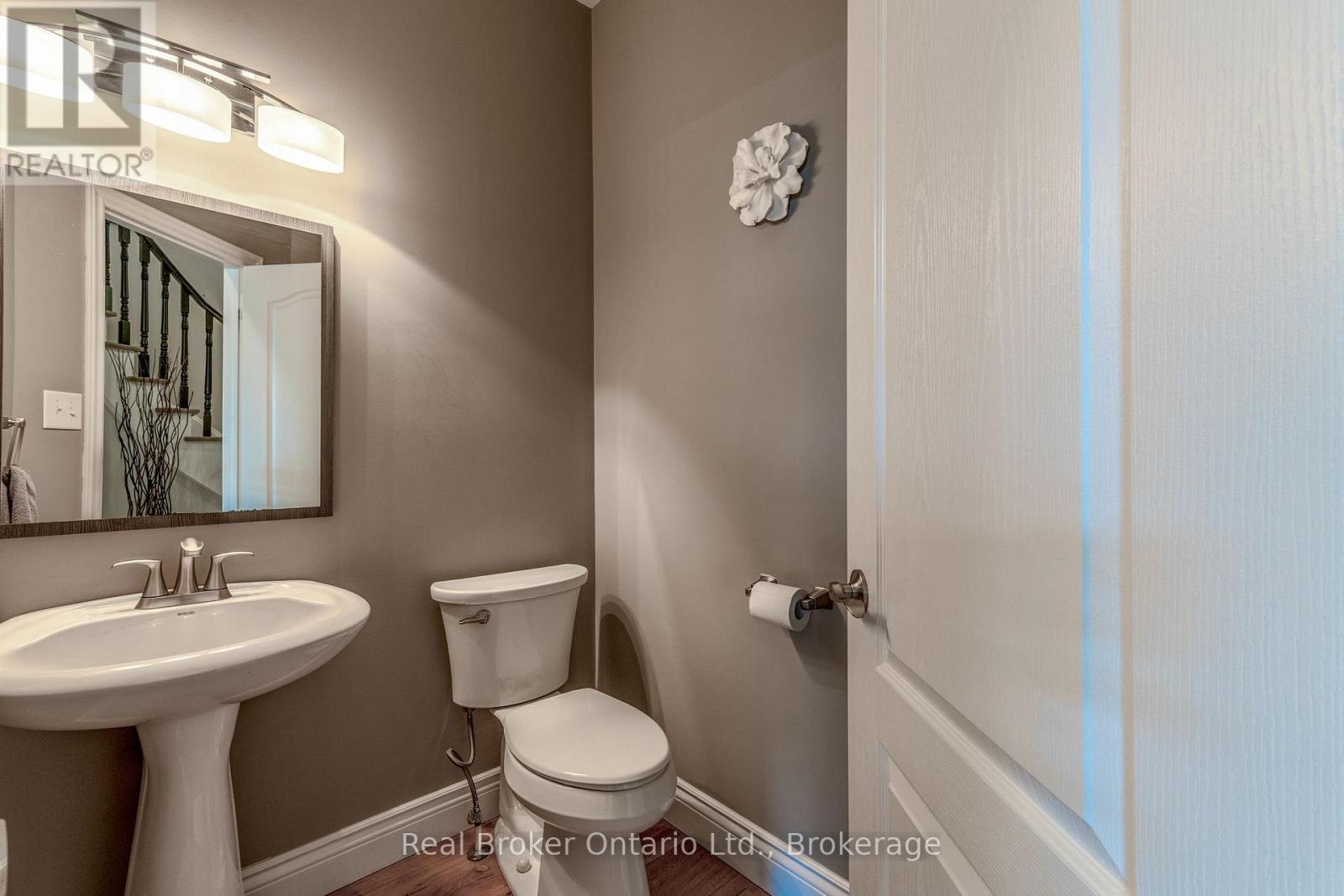 50 The Queensway, Barrie, Ontario  L4M 7J3 - Photo 9 - S13712426