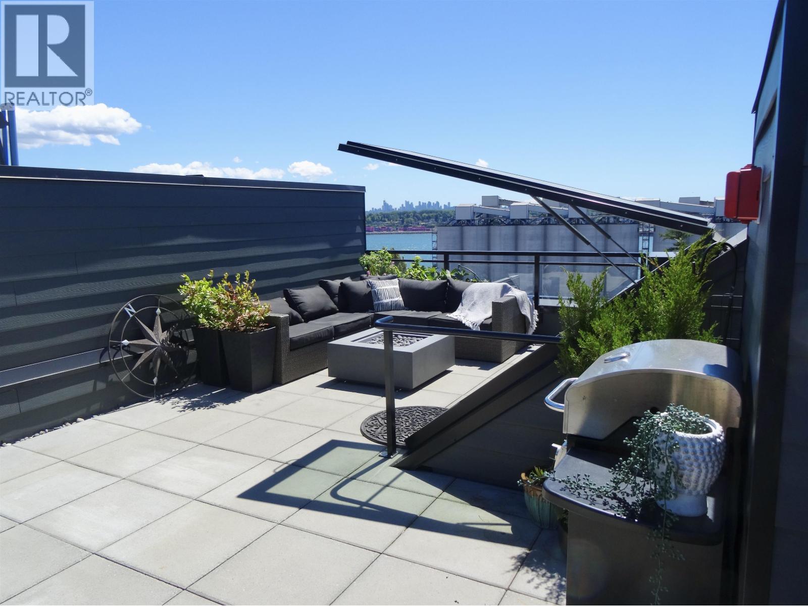 444 545 E 2ND STREET, North Vancouver, British Columbia