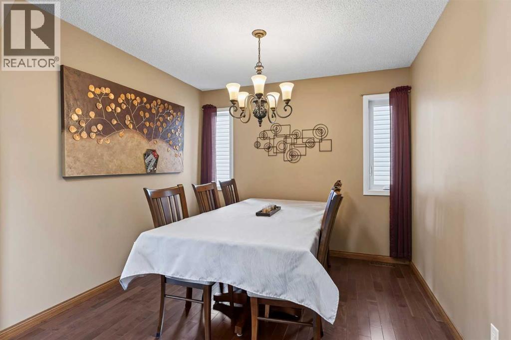 30 Somerset Court Sw, Calgary, Alberta  T2Y 3H4 - Photo 9 - A2339713