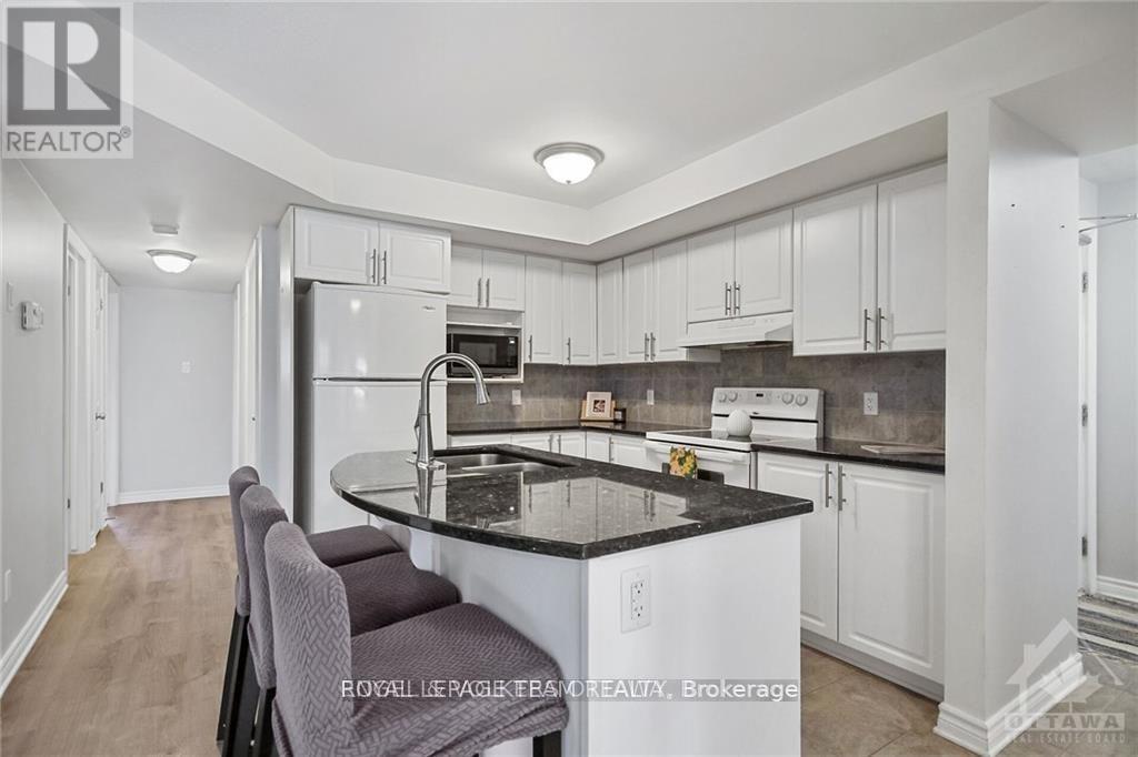 #2 - 46 Barnstone Drive, Ottawa, Ontario  K2G 4R6 - Photo 4 - X13712452