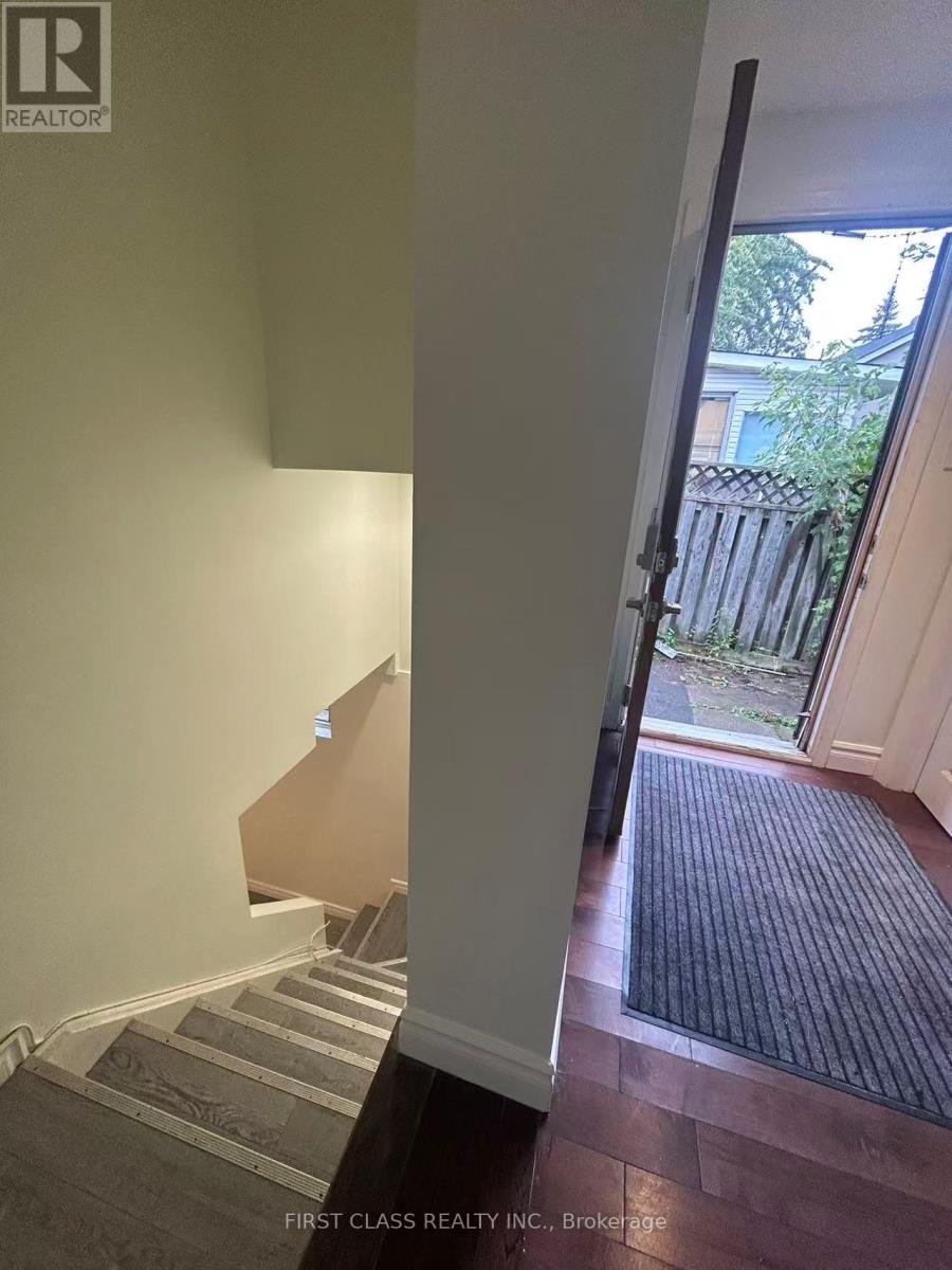 448 Elmwood Avenue, Richmond Hill, Ontario  L4C 1M4 - Photo 4 - N13712430