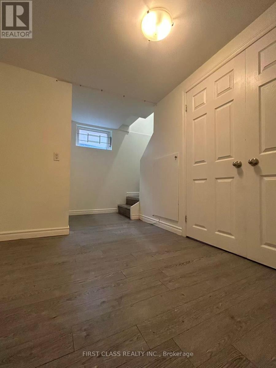 448 Elmwood Avenue, Richmond Hill, Ontario  L4C 1M4 - Photo 6 - N13712430