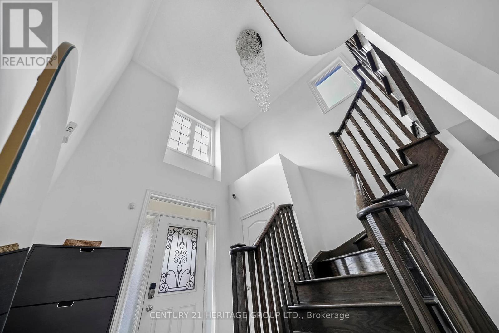 32 Amberwing Landing, Bradford West Gwillimbury, Ontario  L3Z 0H9 - Photo 3 - N13618238