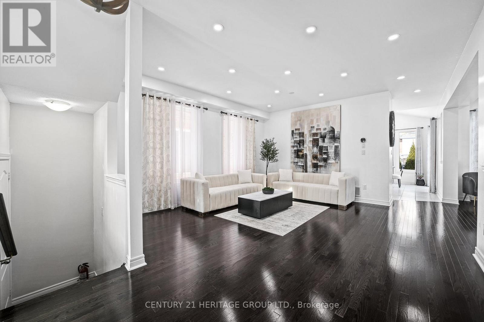 32 Amberwing Landing, Bradford West Gwillimbury, Ontario  L3Z 0H9 - Photo 4 - N13618238