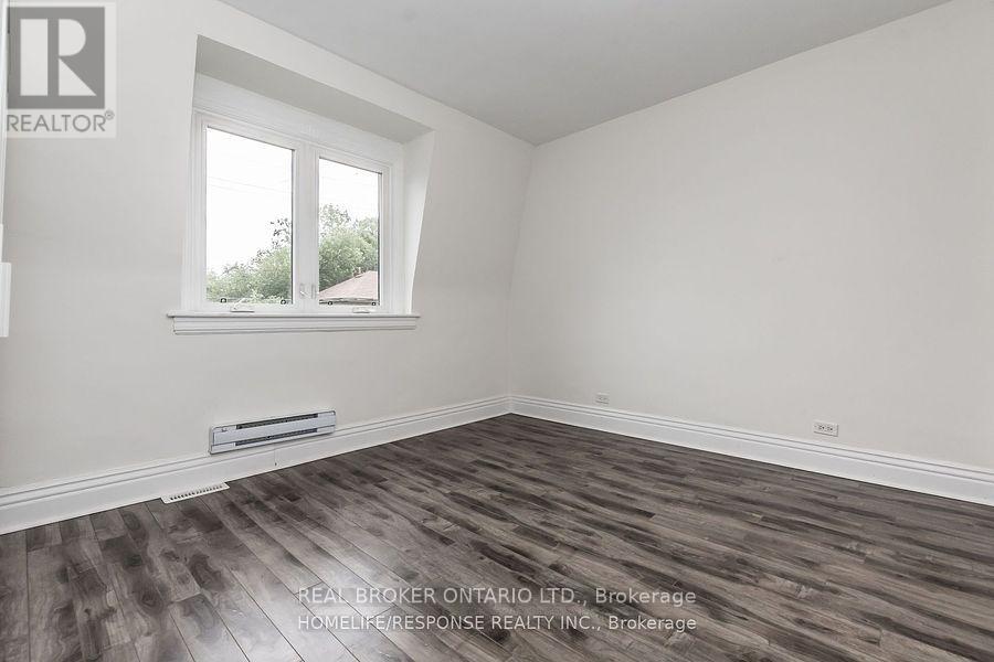 Upper - 20 Golden Avenue, Toronto, Ontario  M6R 2J4 - Photo 10 - W13712448