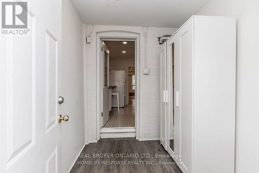 Upper - 20 Golden Avenue, Toronto, Ontario  M6R 2J4 - Photo 14 - W13712448