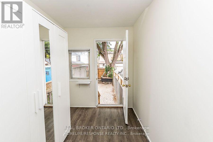 Upper - 20 Golden Avenue, Toronto, Ontario  M6R 2J4 - Photo 17 - W13712448