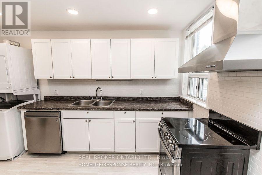 Upper - 20 Golden Avenue, Toronto, Ontario  M6R 2J4 - Photo 9 - W13712448