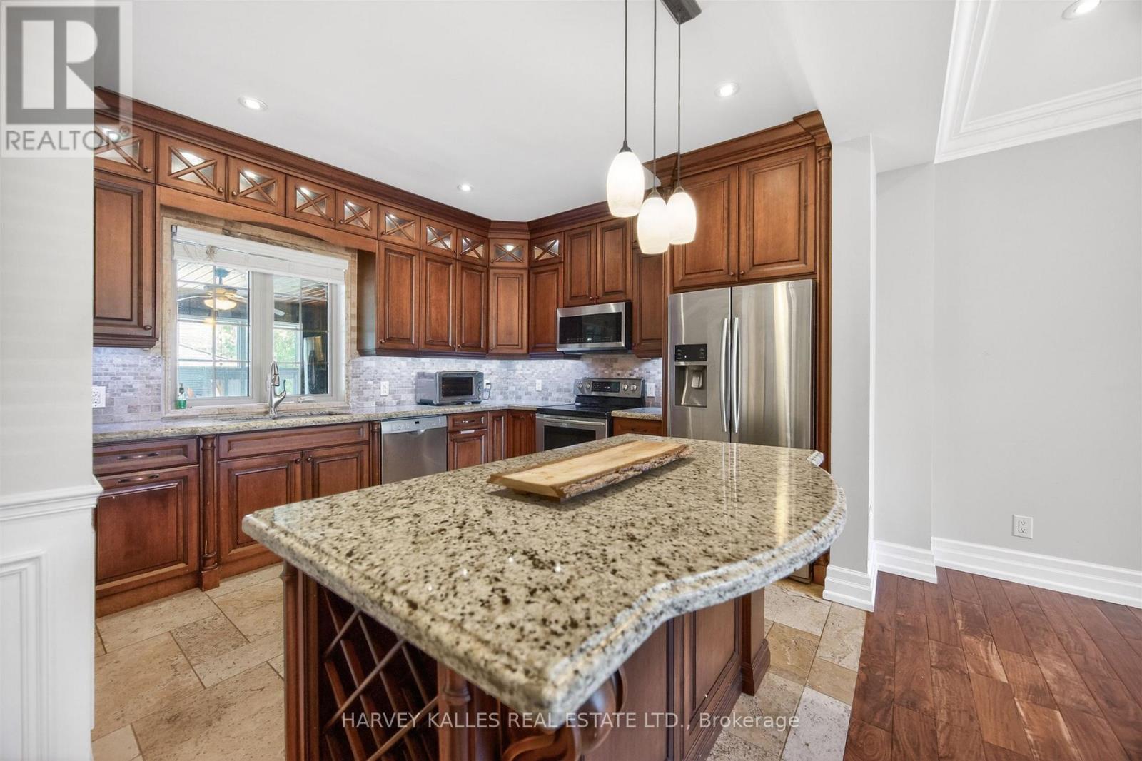 17 Lockheed Boulevard, Toronto, Ontario  M9P 2H5 - Photo 10 - W13712462