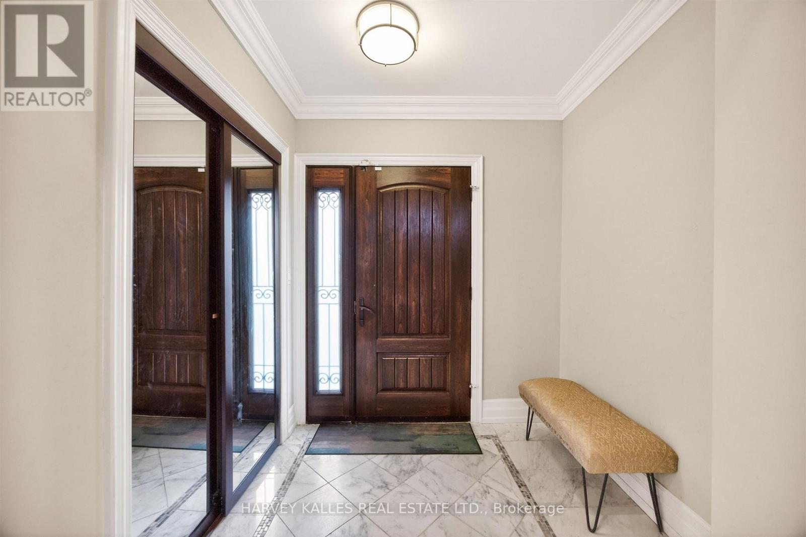 17 Lockheed Boulevard, Toronto, Ontario  M9P 2H5 - Photo 3 - W13712462