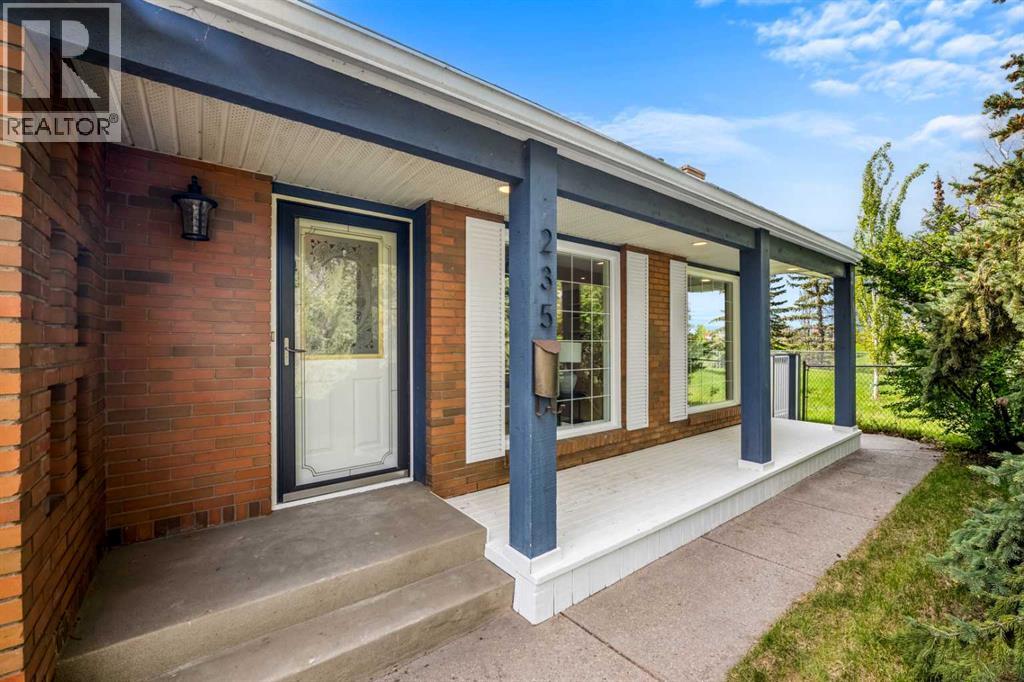 235 Lake Rosen Crescent SE, Calgary, Alberta T2J 3L9 - Photo 3 - A2306126