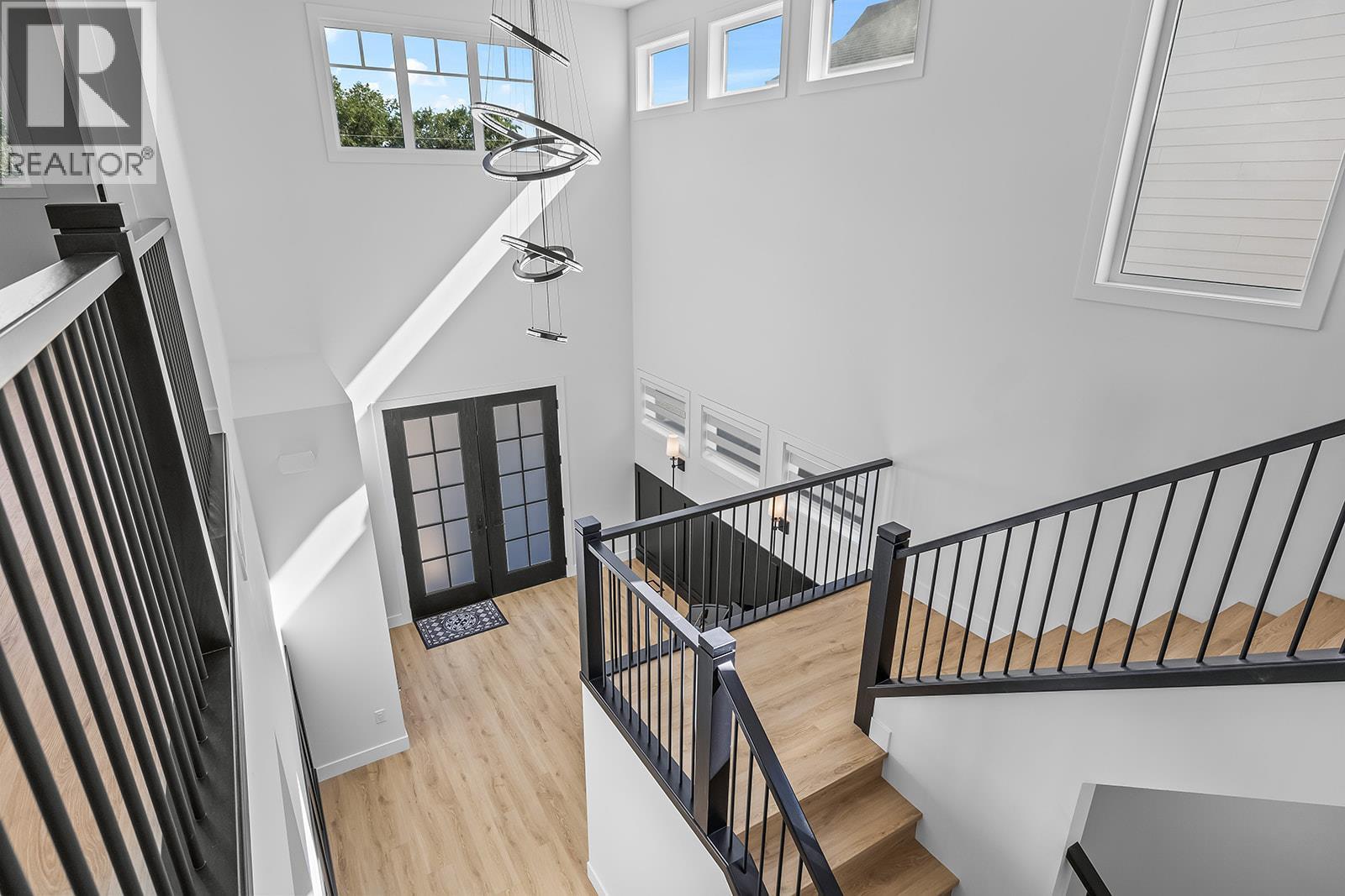 693 Balsam Road, Kelowna, British Columbia  V1W 1C1 - Photo 5 - 10393848
