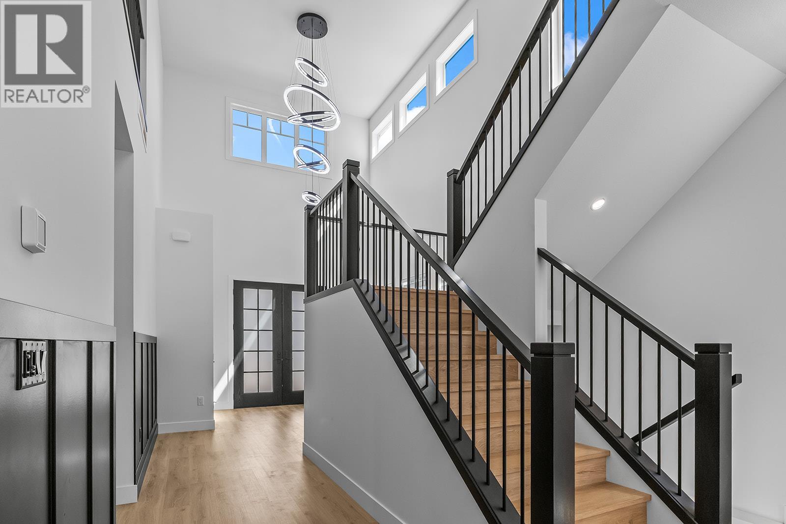 693 Balsam Road, Kelowna, British Columbia  V1W 1C1 - Photo 3 - 10393848
