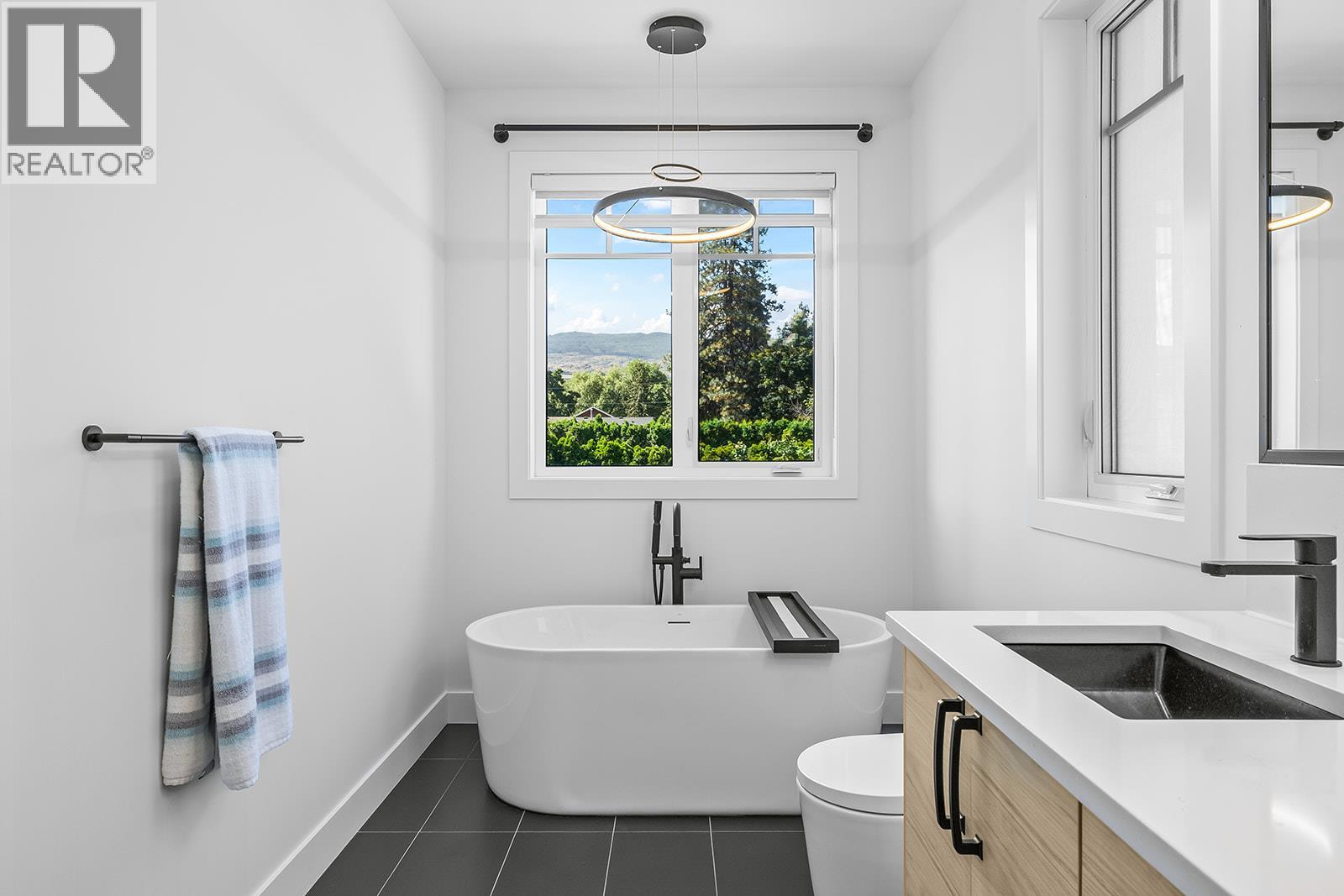 693 Balsam Road, Kelowna, British Columbia  V1W 1C1 - Photo 9 - 10393848