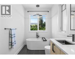 693 Balsam Road, Kelowna, British Columbia  V1W 1C1 - Photo 9 - 10393848