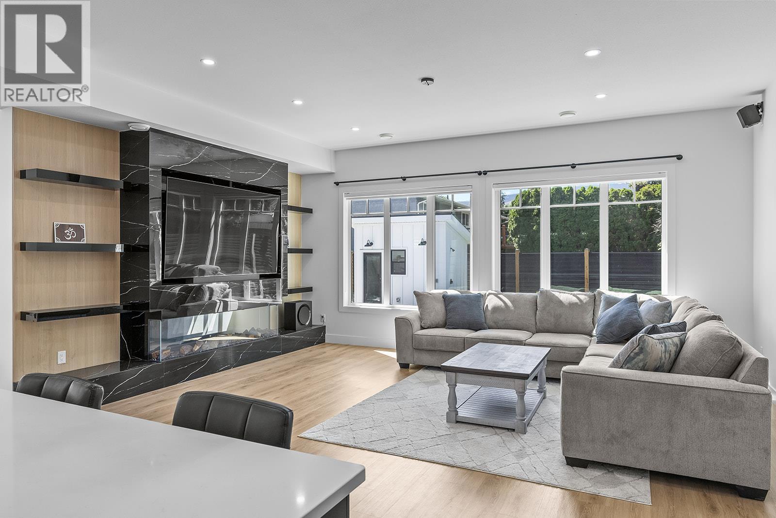693 Balsam Road, Kelowna, British Columbia  V1W 1C1 - Photo 6 - 10393848