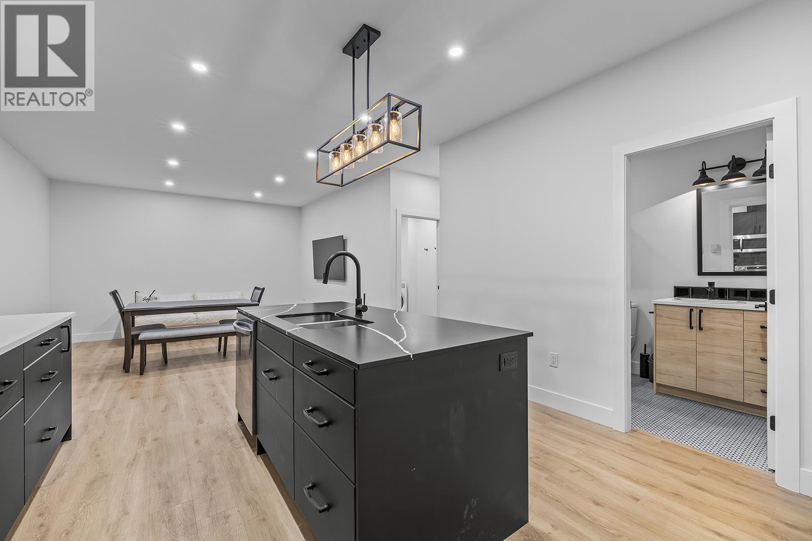 693 Balsam Road, Kelowna, British Columbia  V1W 1C1 - Photo 60 - 10393848