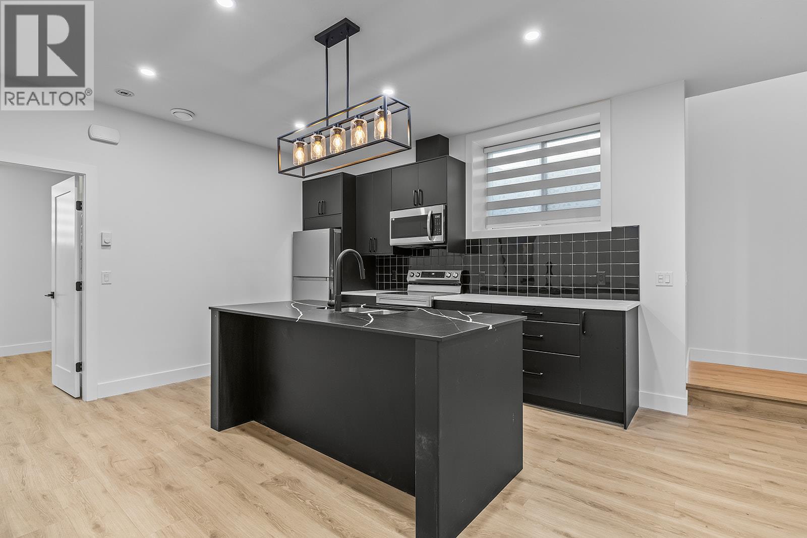 693 Balsam Road, Kelowna, British Columbia  V1W 1C1 - Photo 51 - 10393848