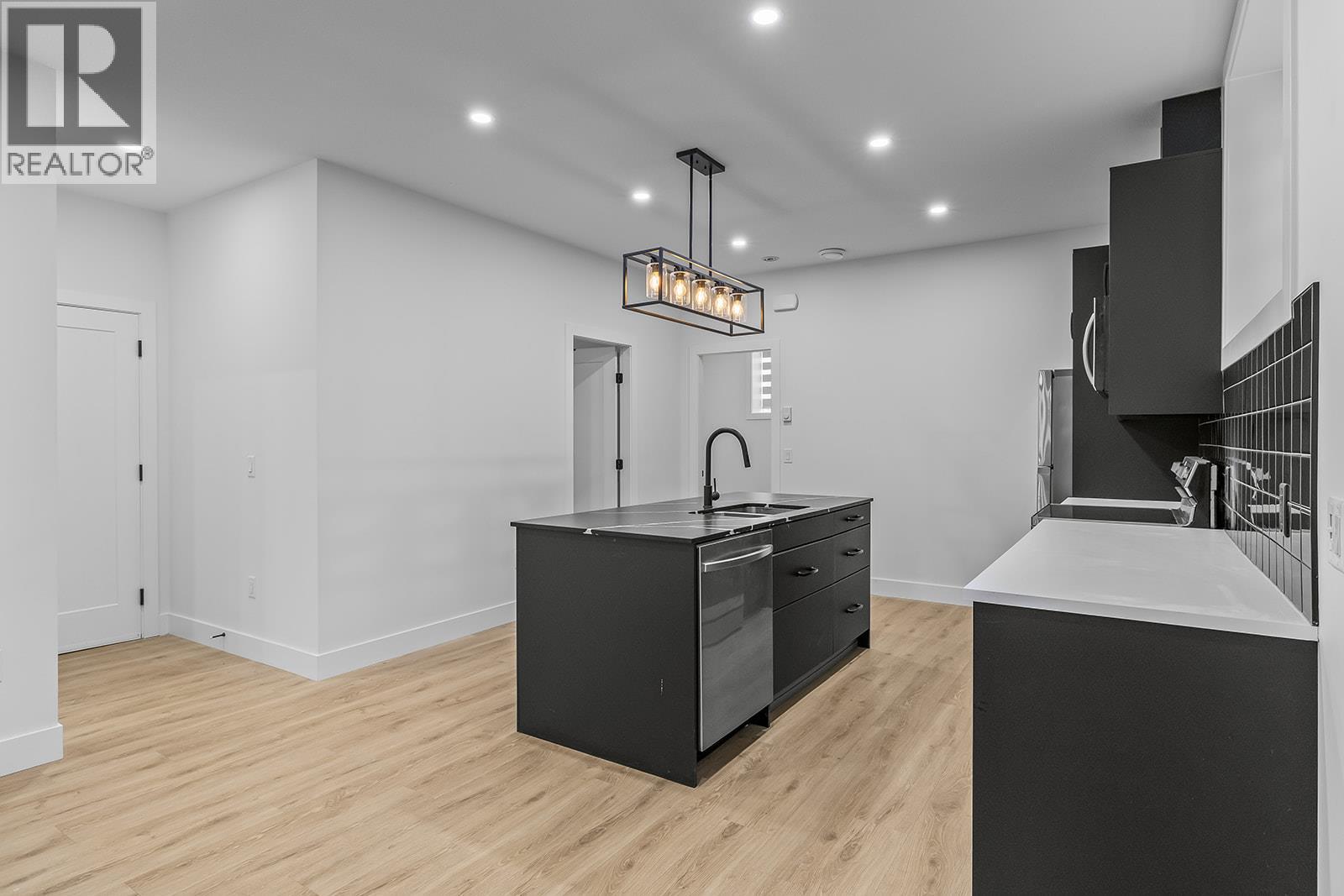 693 Balsam Road, Kelowna, British Columbia  V1W 1C1 - Photo 52 - 10393848
