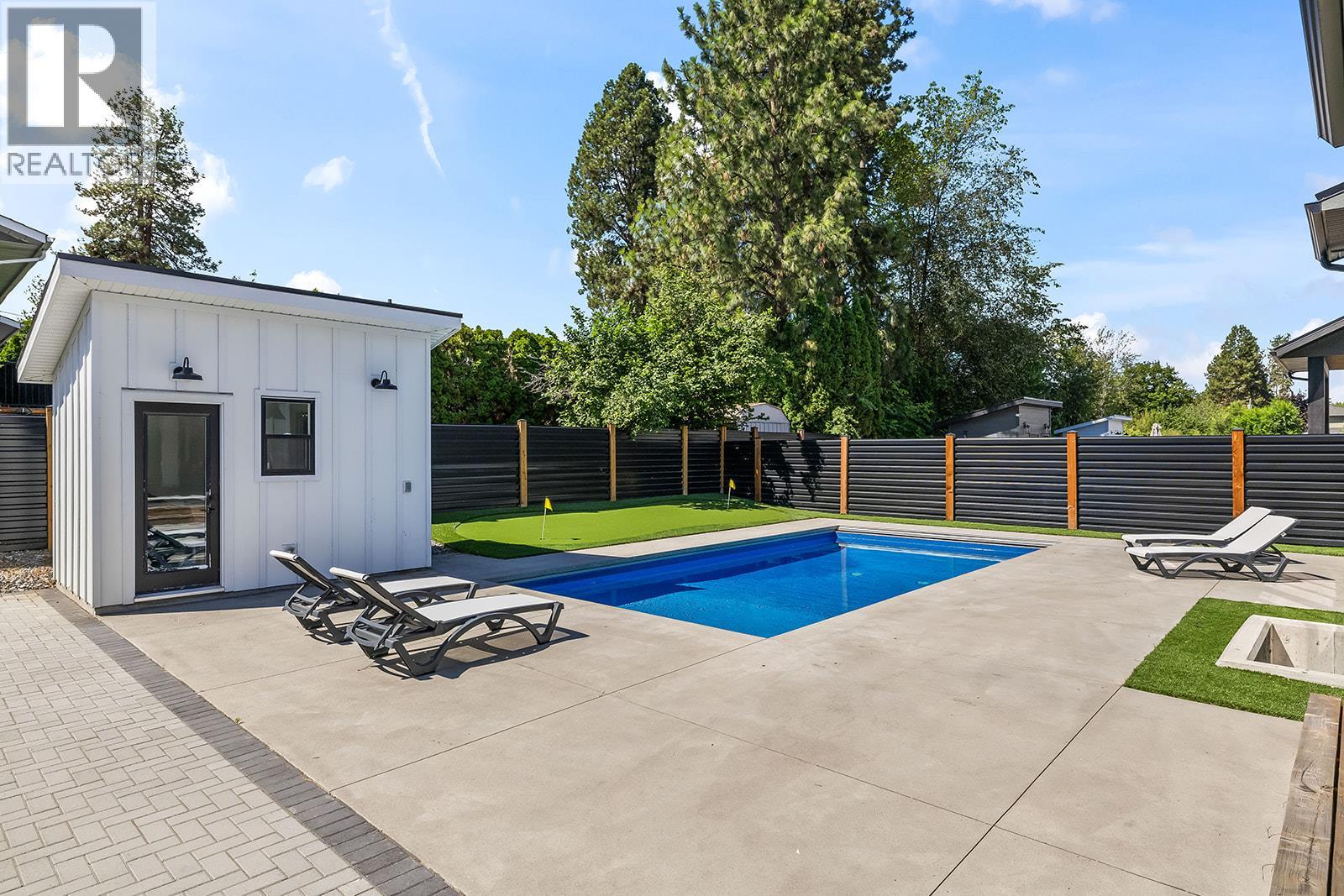 693 Balsam Road, Kelowna, British Columbia  V1W 1C1 - Photo 71 - 10393848