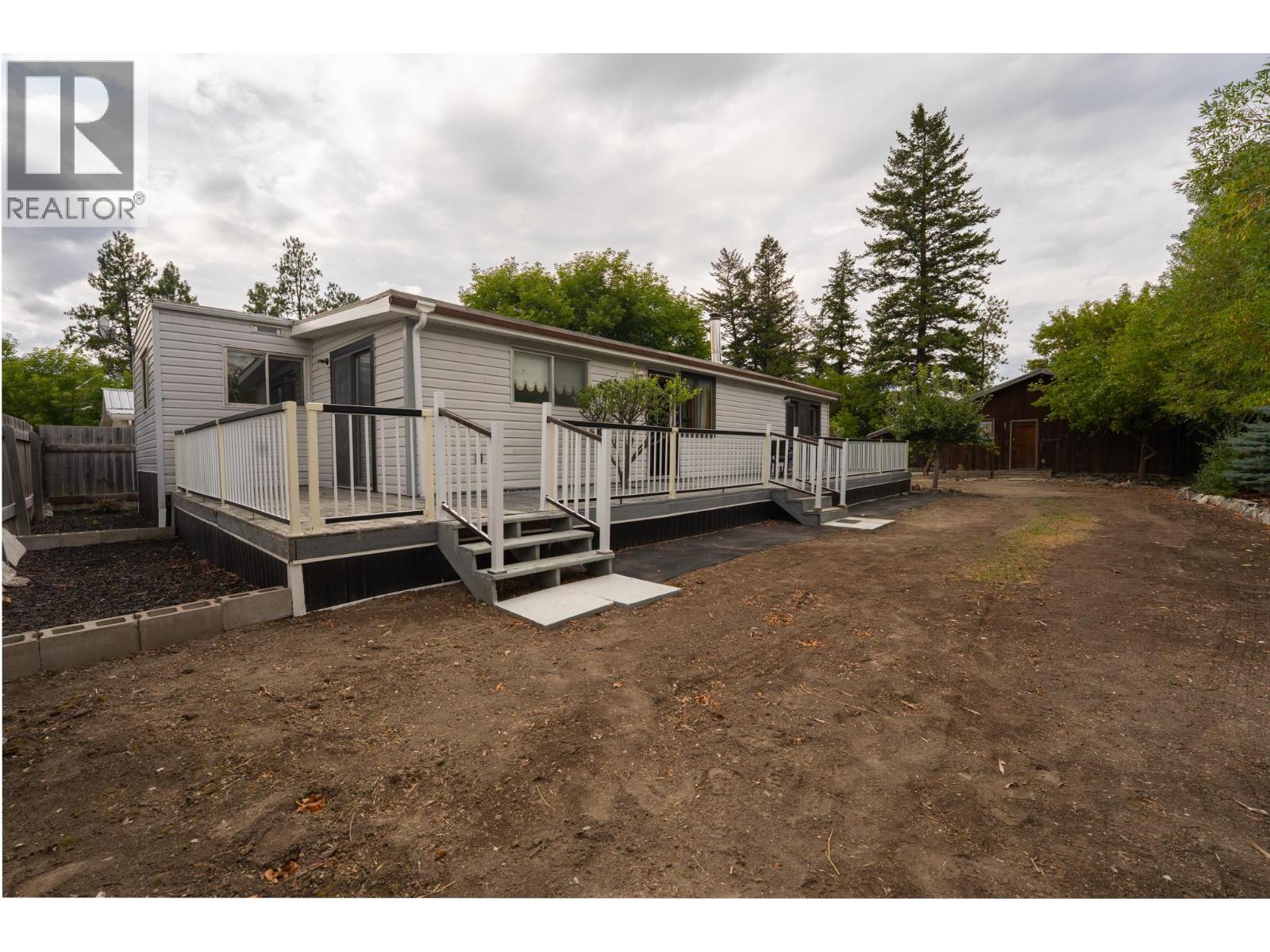 4956 Burns Avenue, Canal Flats, British Columbia V0B 1B0 - Photo 2 - 10397665
