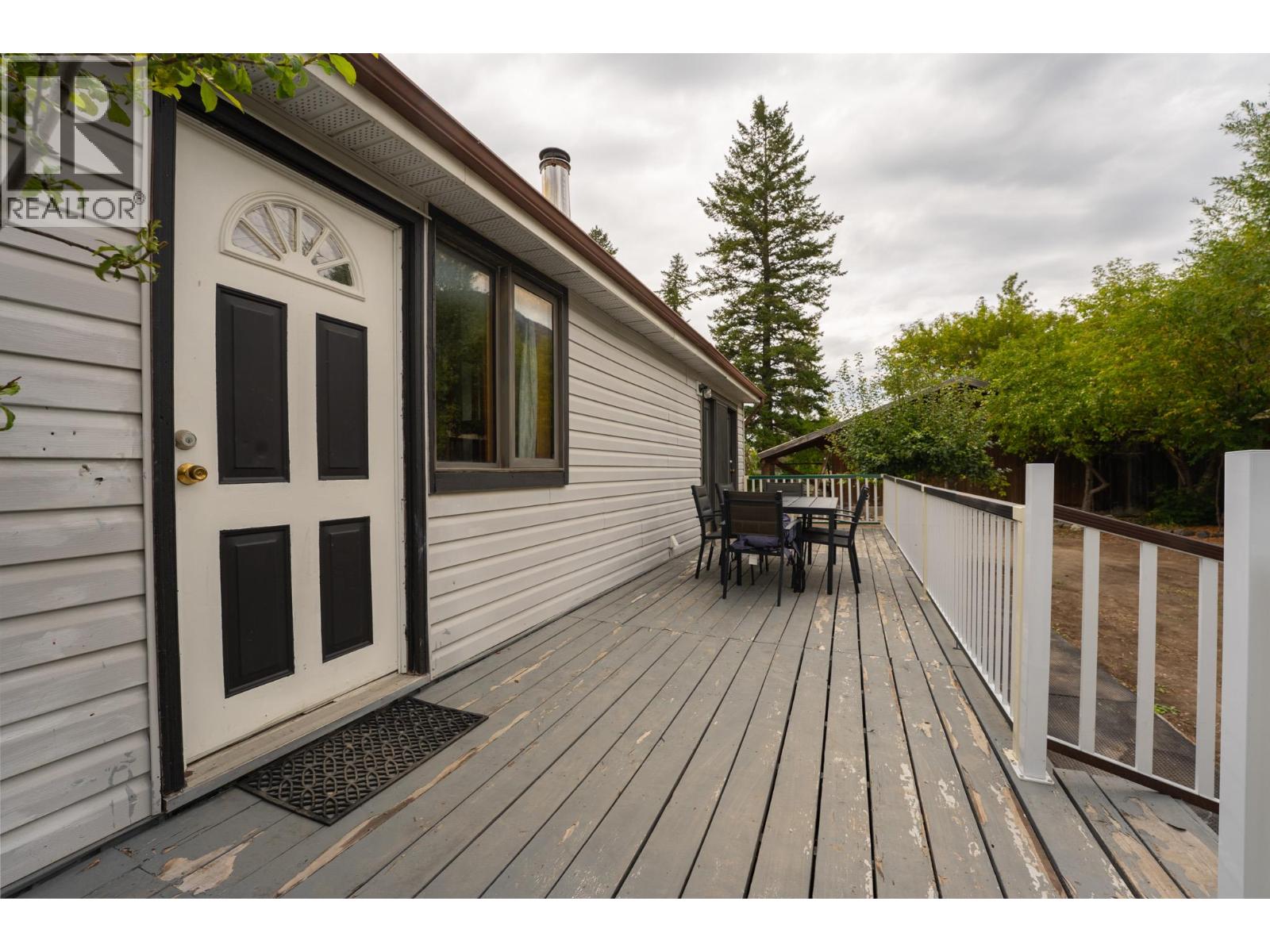 4956 Burns Avenue, Canal Flats, British Columbia V0B 1B0 - Photo 3 - 10397665