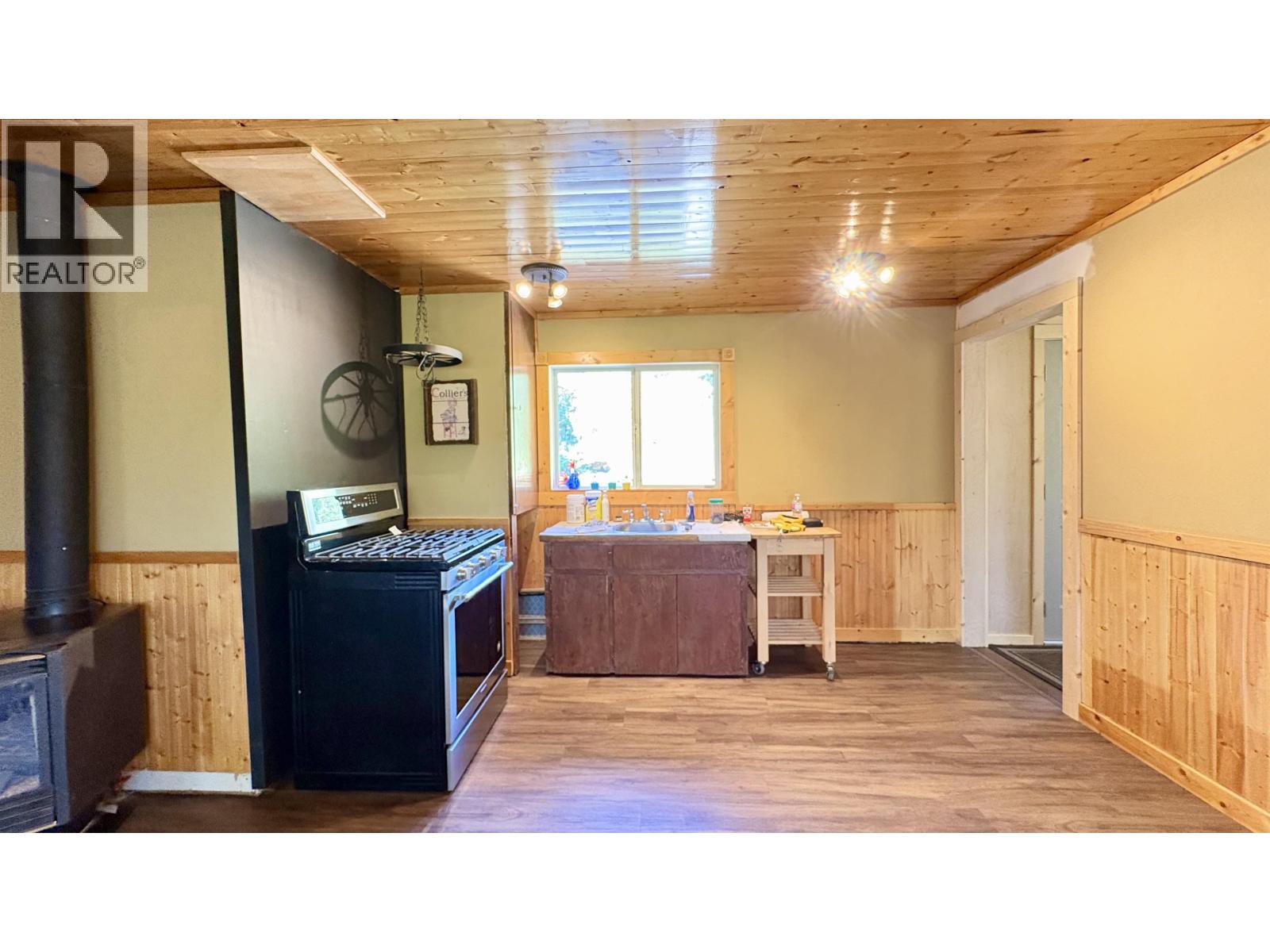 8905 Legault Place, Prince George, British Columbia  V2N 6G2 - Photo 2 - R3158932