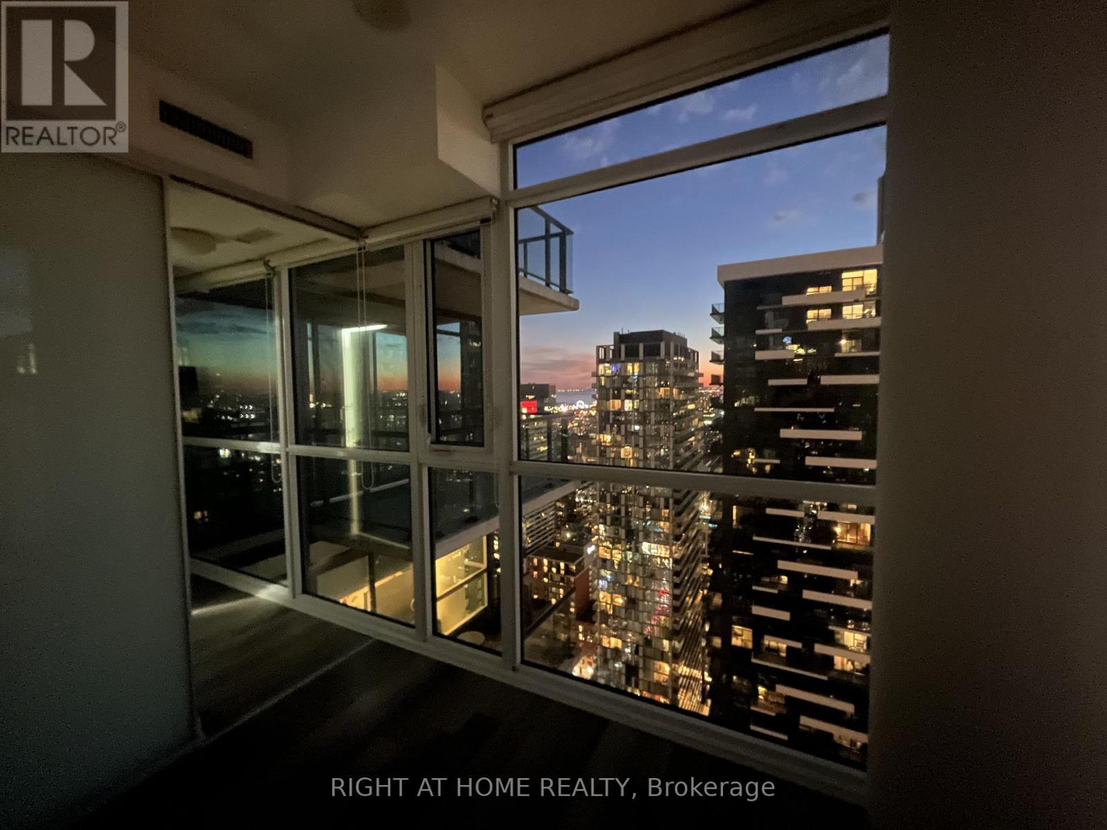3904 - 290 Adelaide Street W, Toronto, Ontario  M5V 1P6 - Photo 13 - C13712512