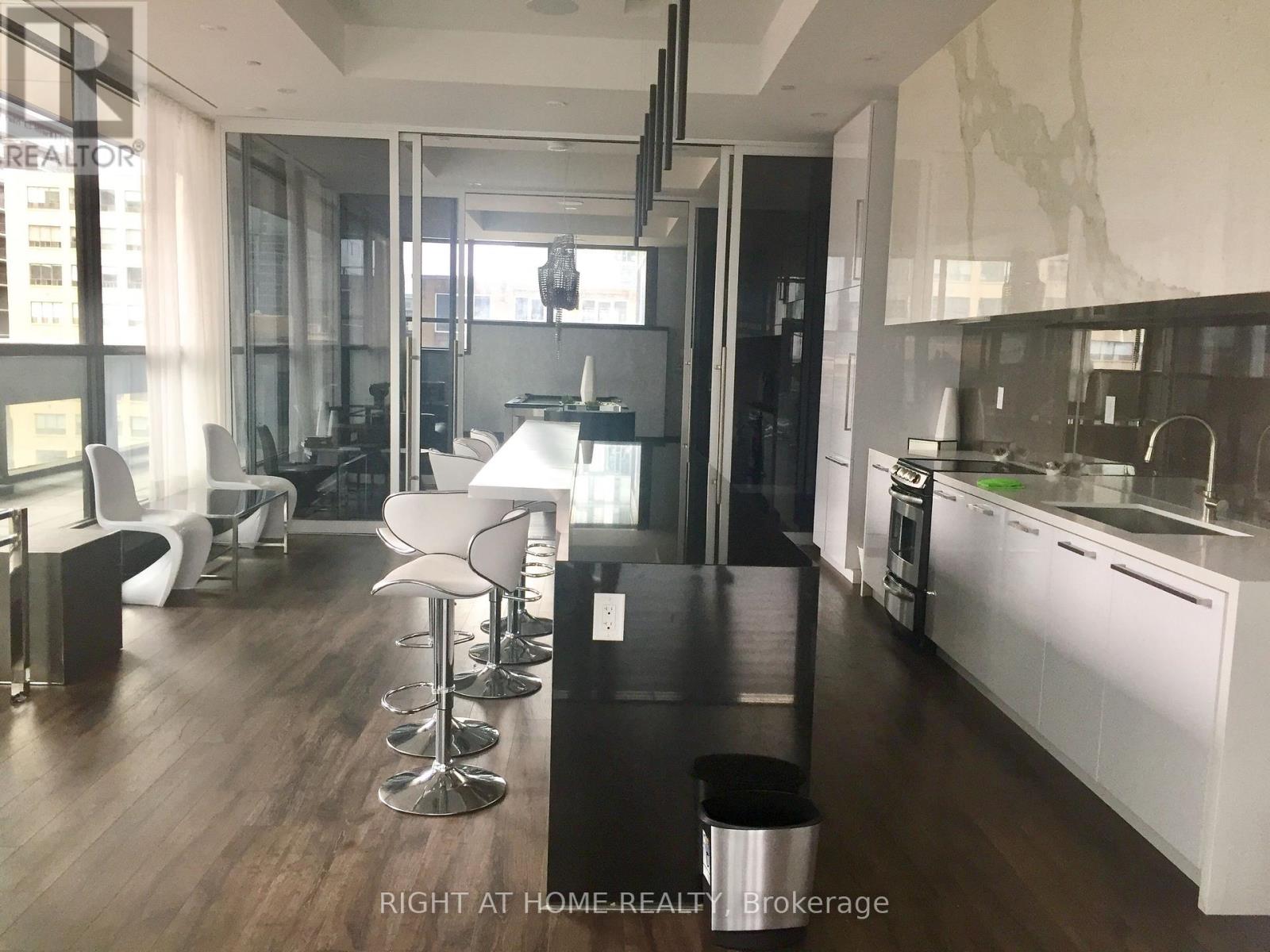 3904 - 290 Adelaide Street W, Toronto, Ontario  M5V 1P6 - Photo 21 - C13712512