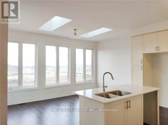 32 Holland Vista Street, East Gwillimbury, Ontario  L9N 0T2 - Photo 3 - N13712510