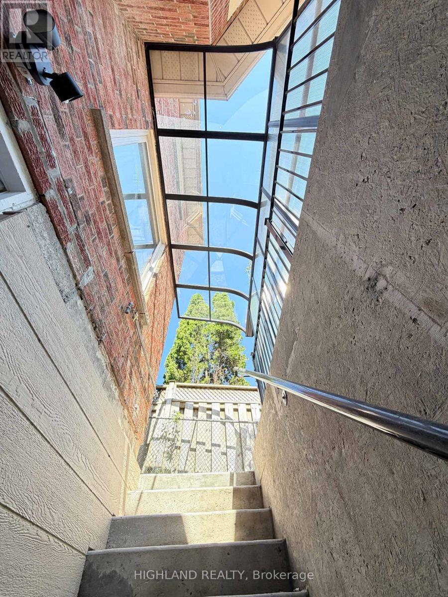 Bsmt - 5713 Sparkwell Drive, Mississauga, Ontario  L5R 3N8 - Photo 3 - W13712508