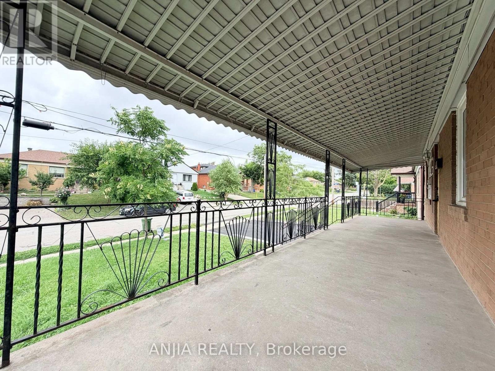 77 Nash Drive, Toronto, Ontario  M3M 2L6 - Photo 2 - W13712514