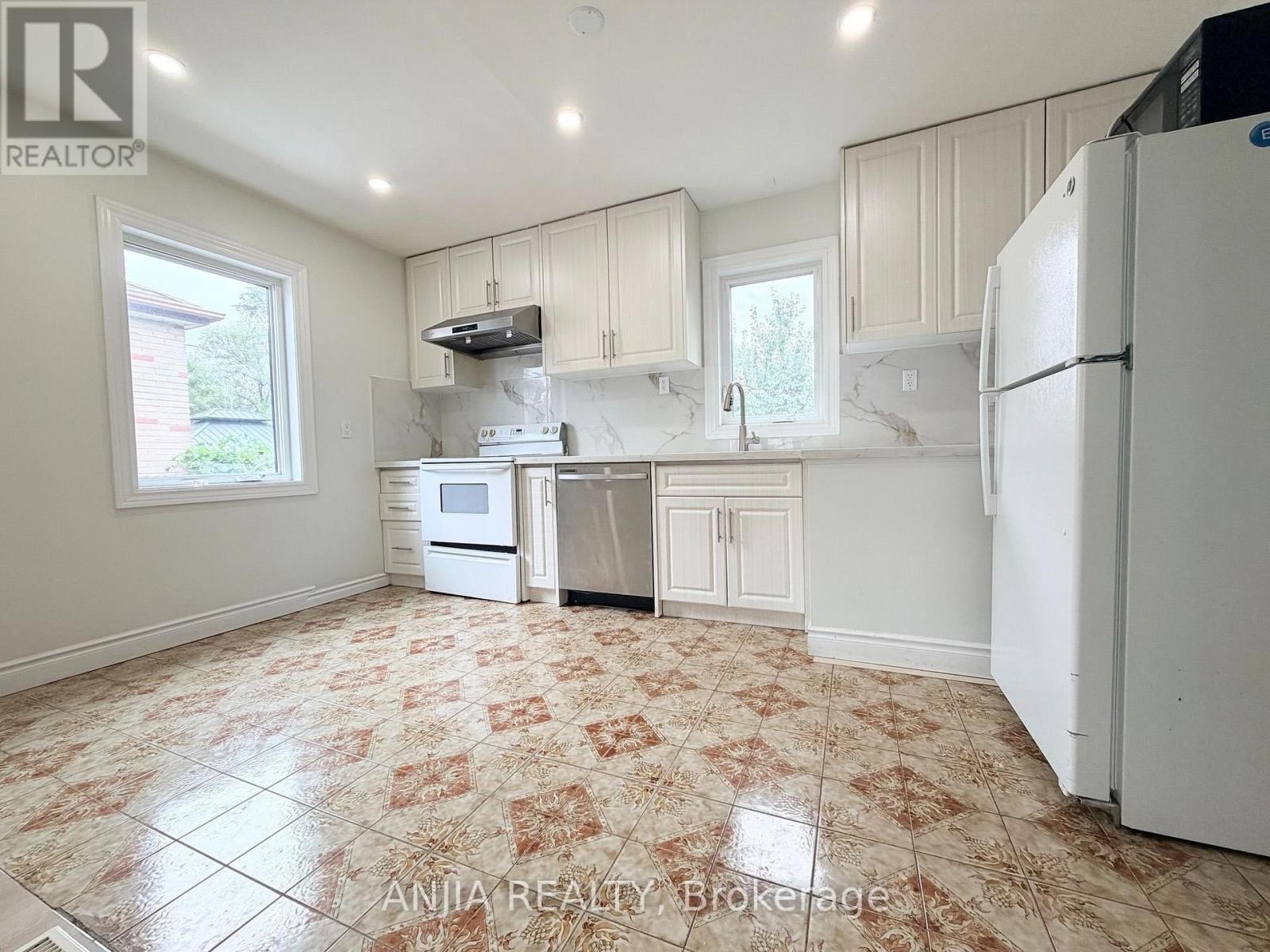 77 Nash Drive, Toronto, Ontario  M3M 2L6 - Photo 3 - W13712514