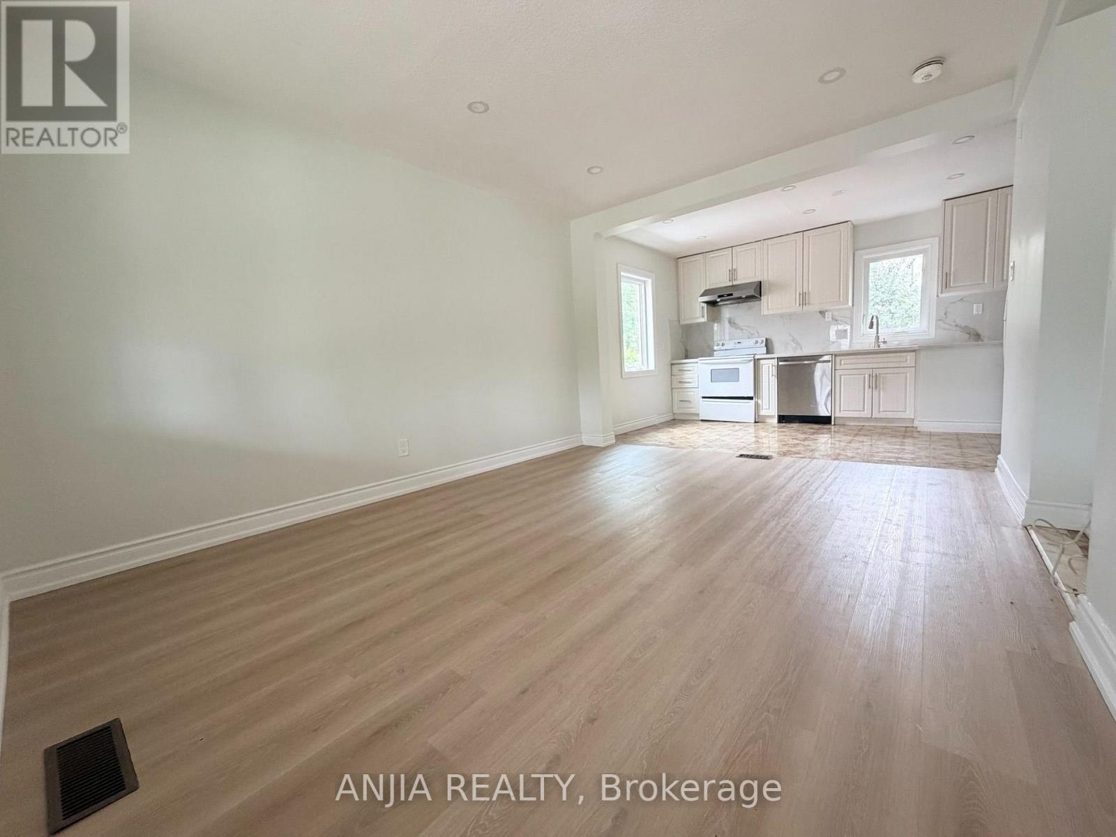 77 Nash Drive, Toronto, Ontario  M3M 2L6 - Photo 4 - W13712514