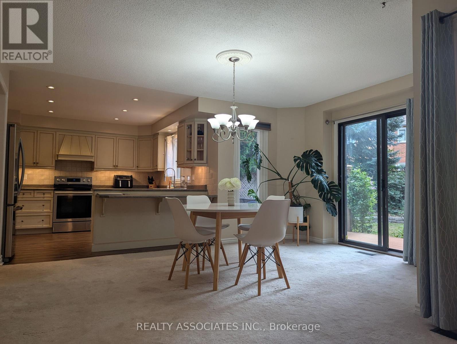 3279 Charlebrook Court, Mississauga, Ontario  L5L 5B4 - Photo 14 - W13709004