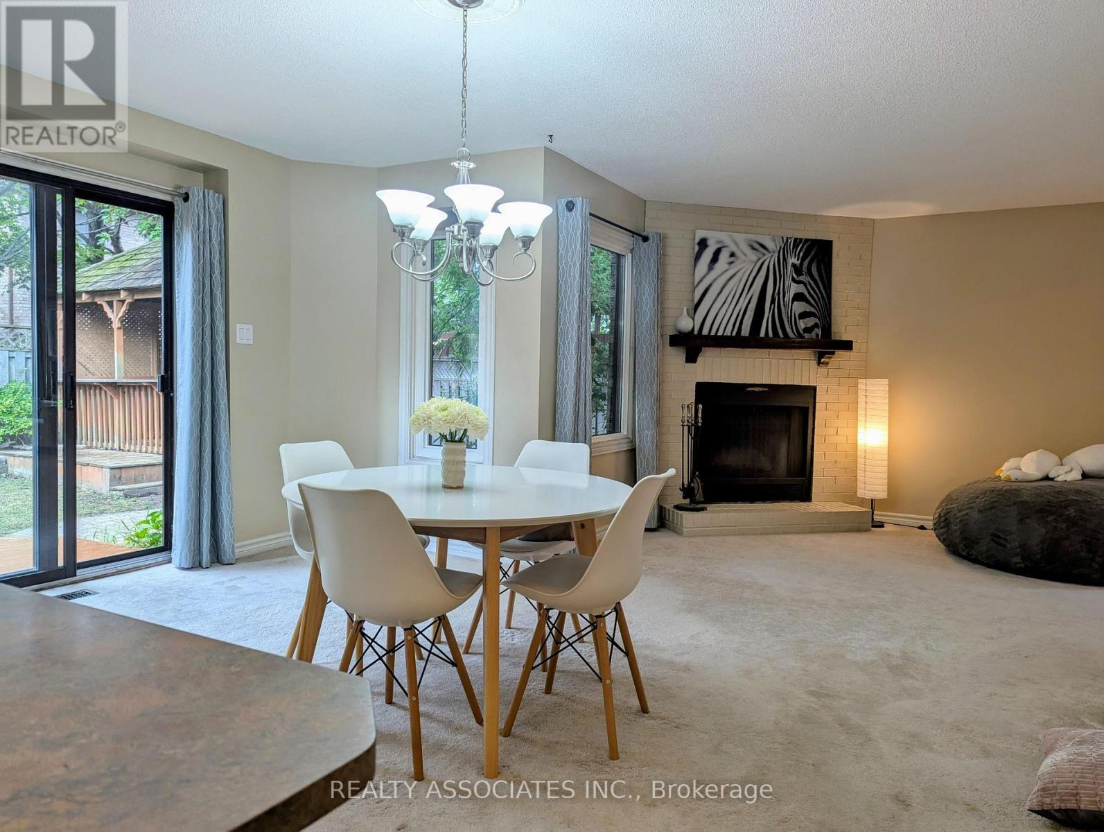 3279 Charlebrook Court, Mississauga, Ontario  L5L 5B4 - Photo 11 - W13709004