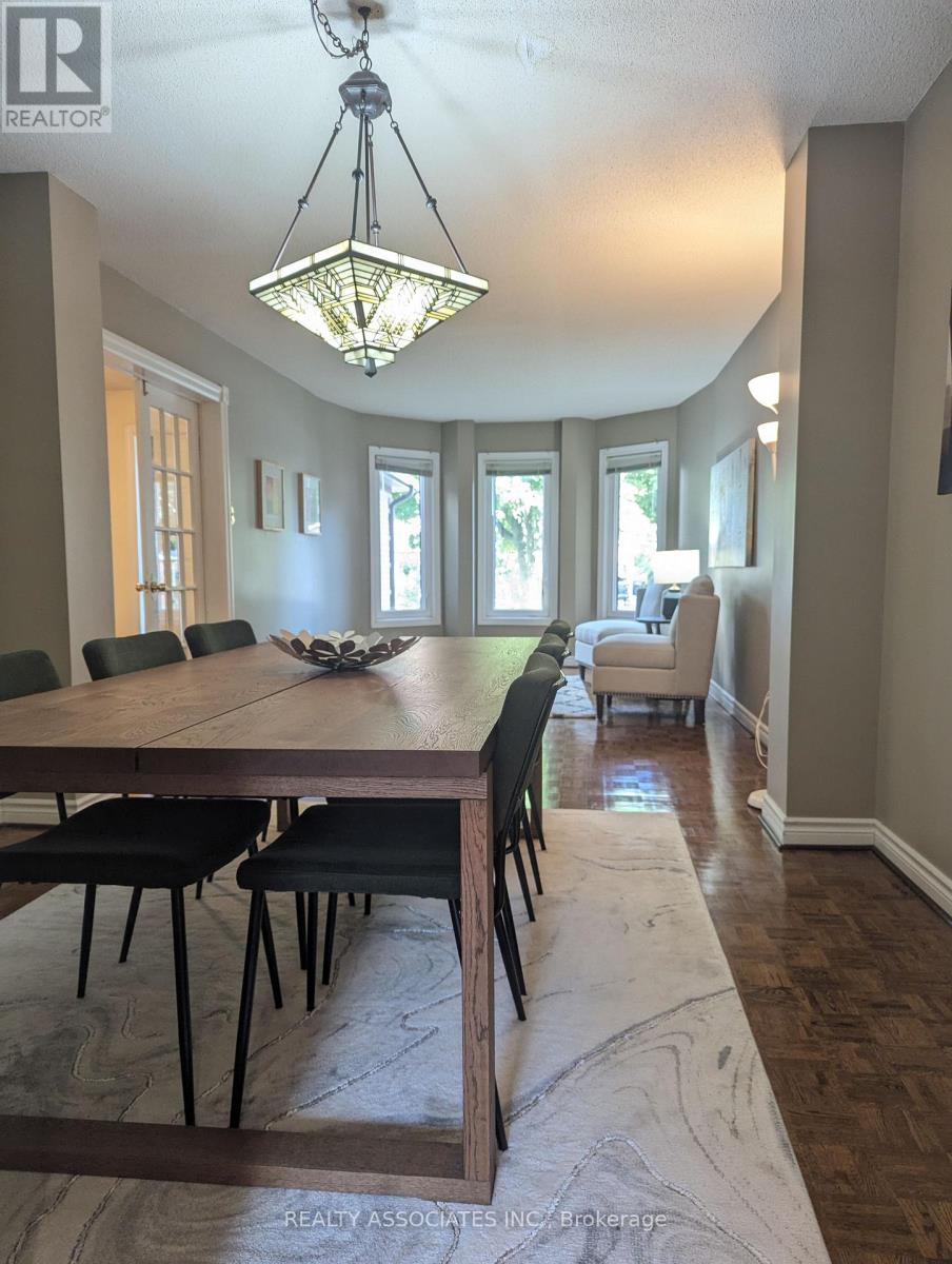 3279 Charlebrook Court, Mississauga, Ontario  L5L 5B4 - Photo 7 - W13709004
