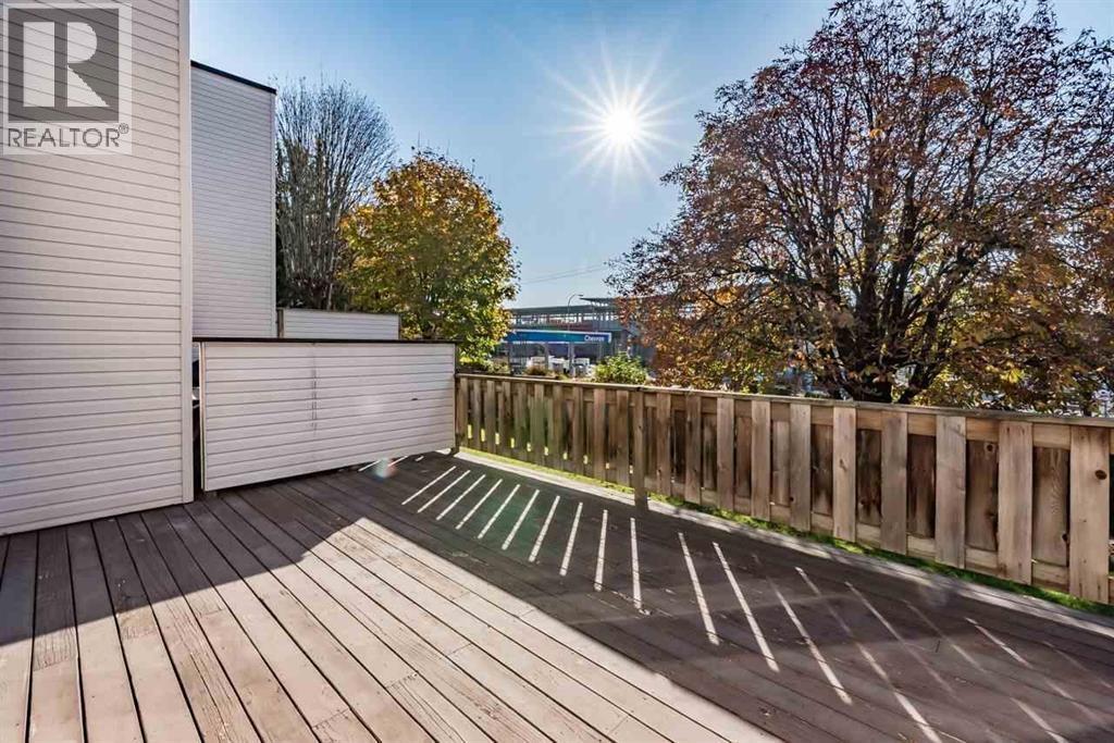 6762 Kneale Place, Burnaby, British Columbia  V5B 2Z2 - Photo 4 - R3158889
