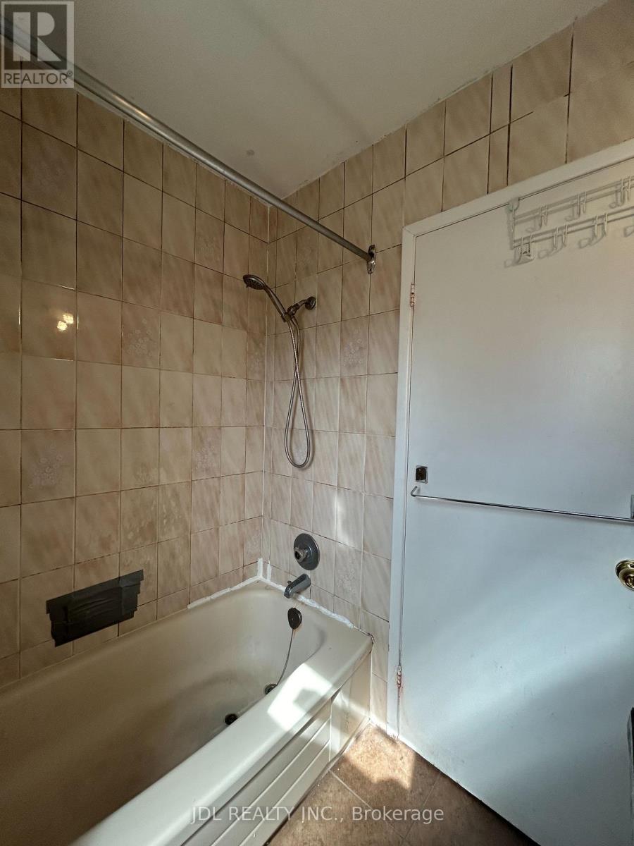 Three-Bedroom Main Floor - 8 Highwood Ave Avenue, Toronto, Ontario  M1R 2E4 - Photo 11 - E13704504
