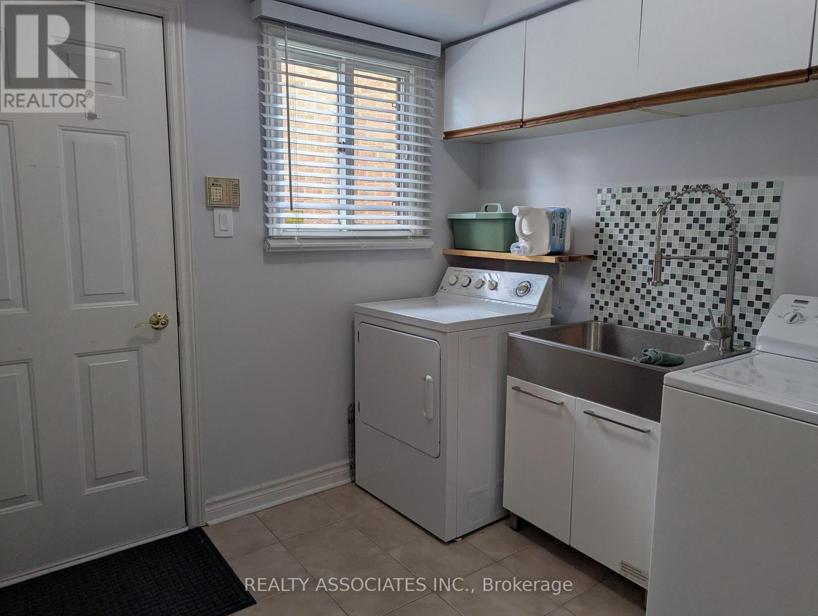 3279 Charlebrook Court, Mississauga, Ontario  L5L 5B4 - Photo 38 - W13709004