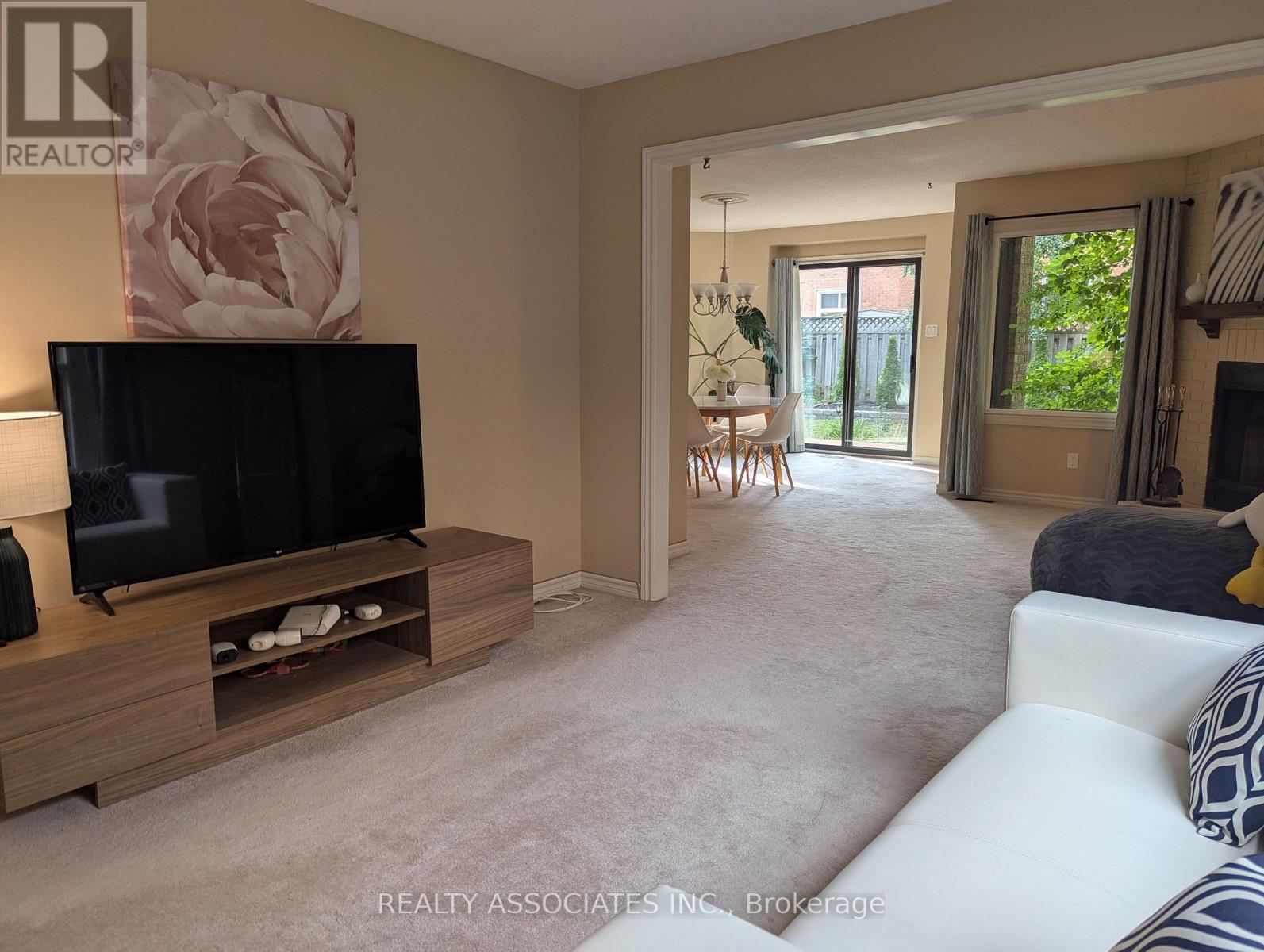 3279 Charlebrook Court, Mississauga, Ontario  L5L 5B4 - Photo 8 - W13709004