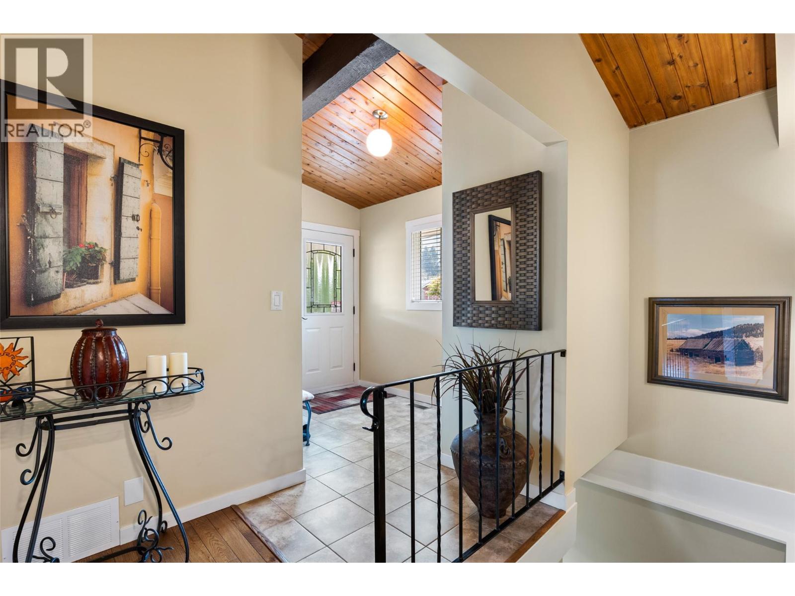 295 Viking Drive, Kamloops, British Columbia  V2C 5P1 - Photo 4 - 10398122