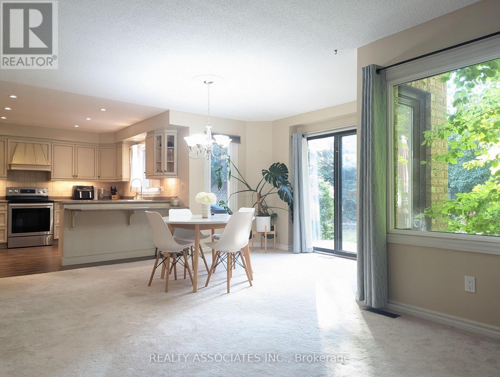 3279 Charlebrook Court, Mississauga, Ontario  L5L 5B4 - Photo 12 - W13709004