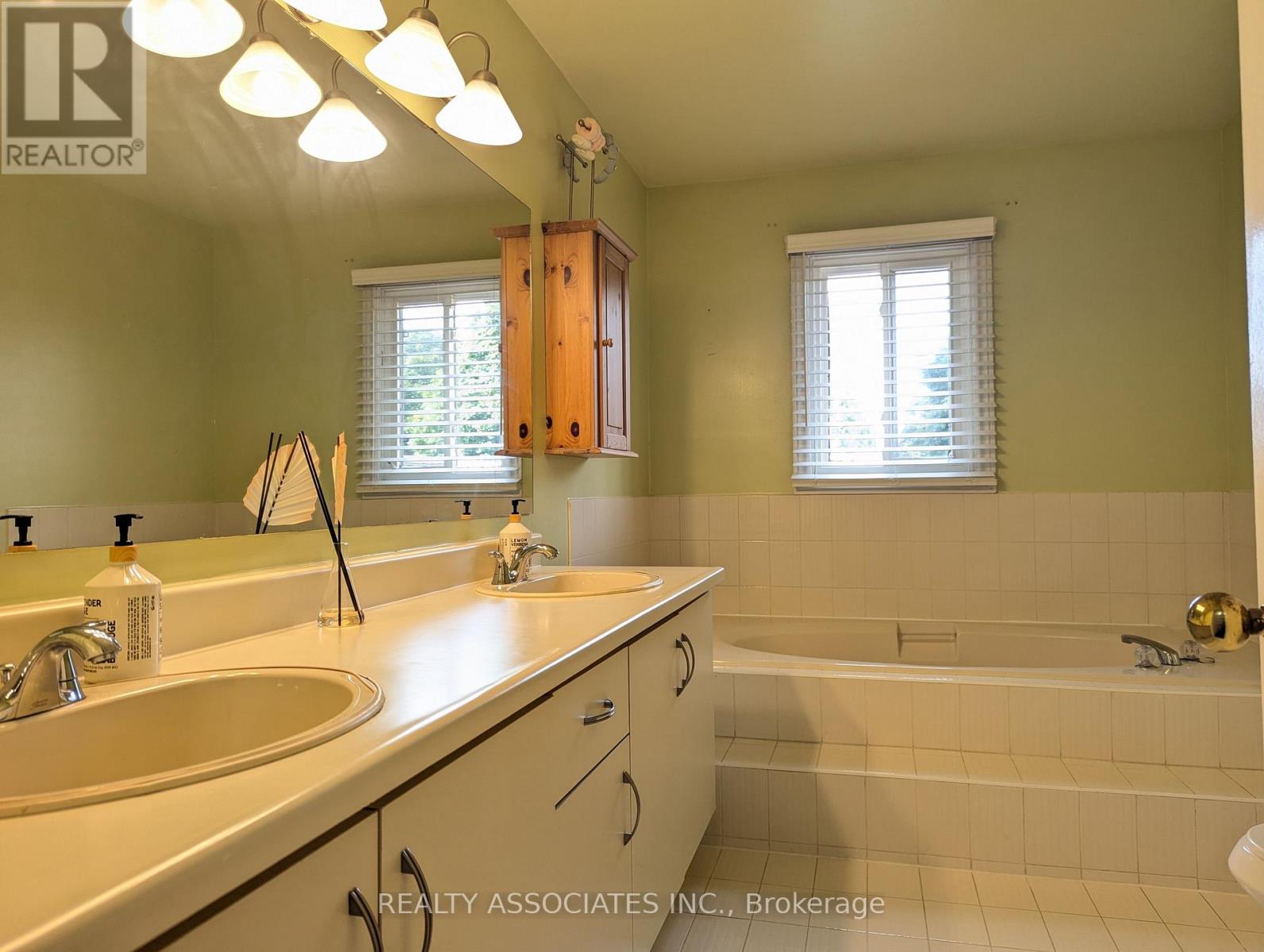 3279 Charlebrook Court, Mississauga, Ontario  L5L 5B4 - Photo 28 - W13709004