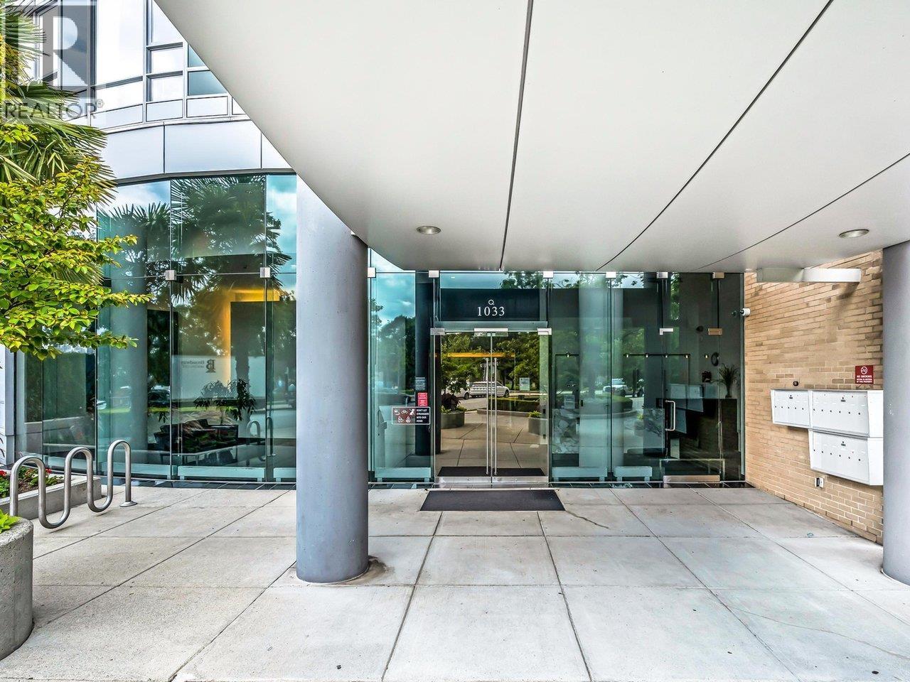 2105 1033 Marinaside Crescent, Vancouver, British Columbia  V6Z 3A3 - Photo 2 - R3158757