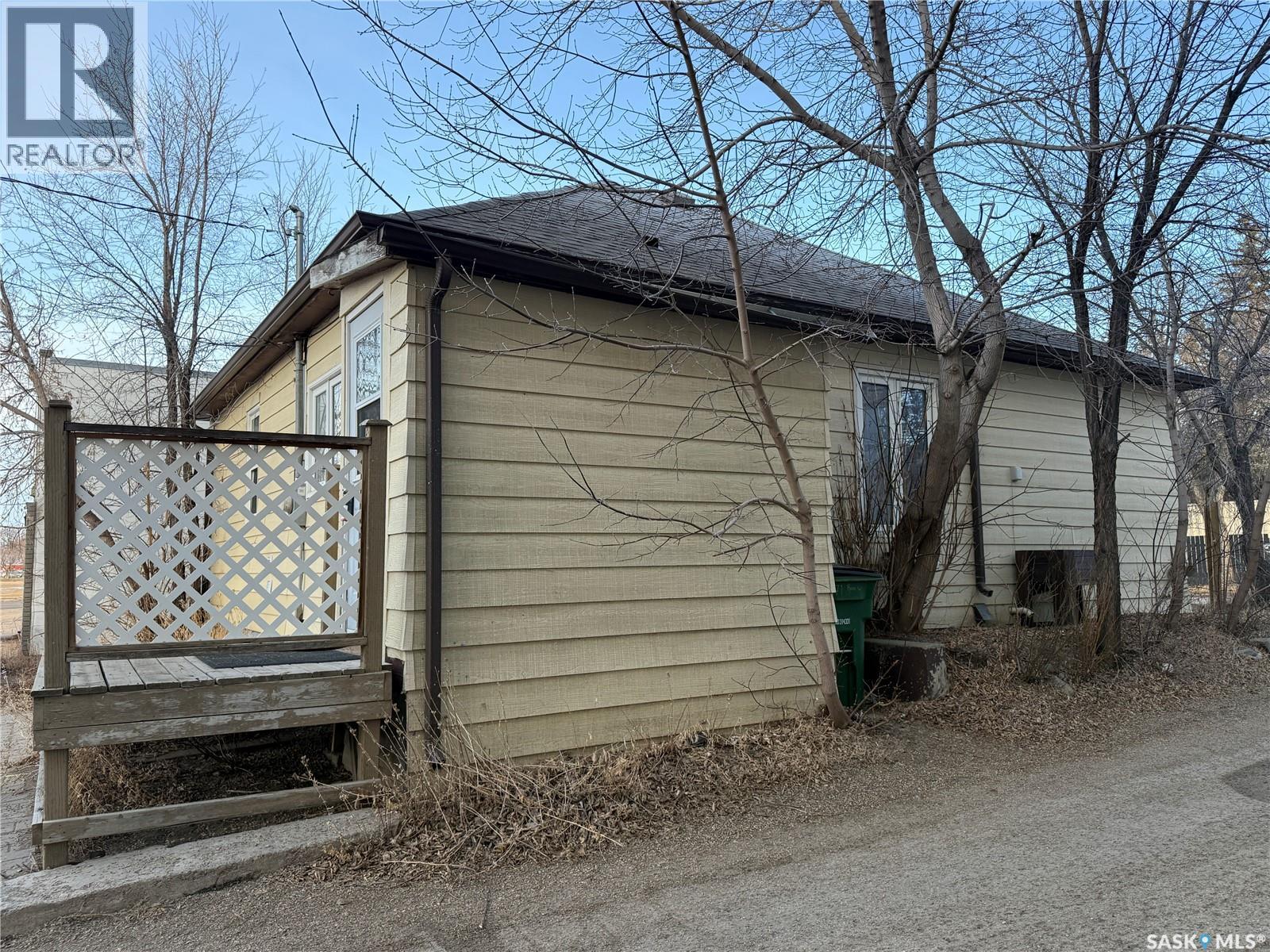 71 Ross Street W, Moose Jaw, Saskatchewan  S6H 2M2 - Photo 3 - SK046661