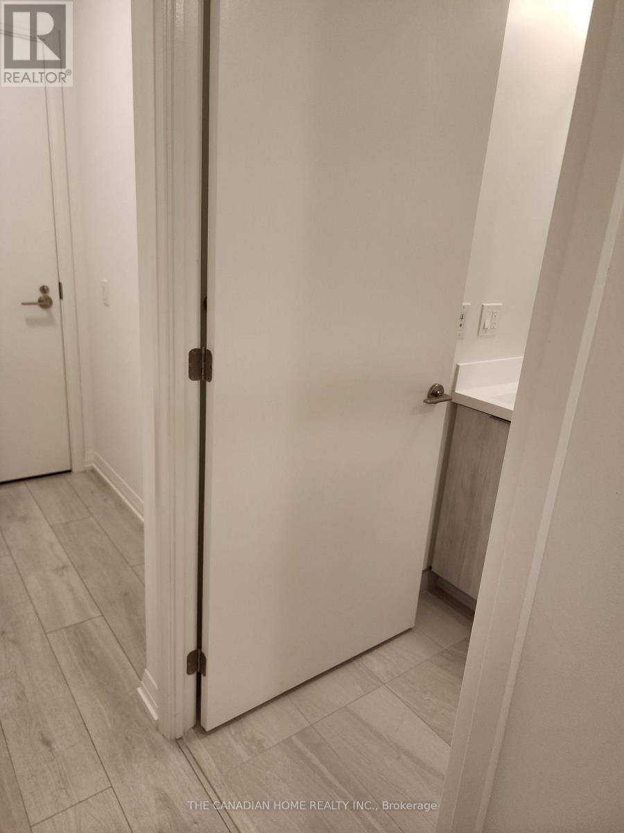 1925 - 400 King Street, Toronto, Ontario  M5V 1K2 - Photo 2 - C13712558