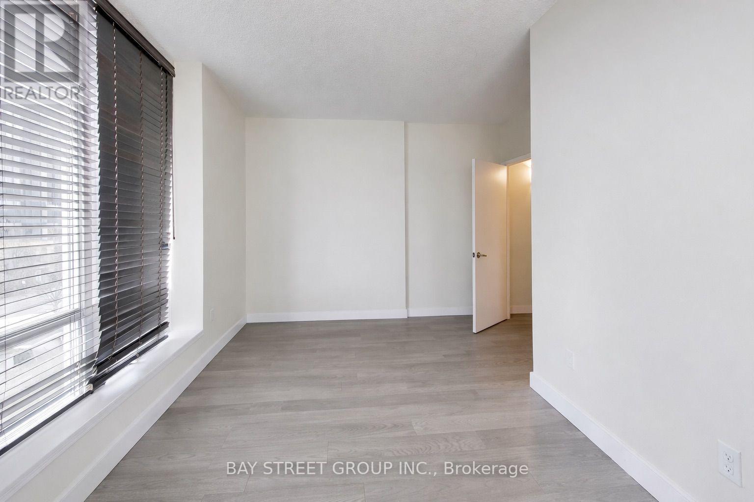 Th07 - 25 Singer Court, Toronto, Ontario  M2K 0B3 - Photo 5 - C13712580